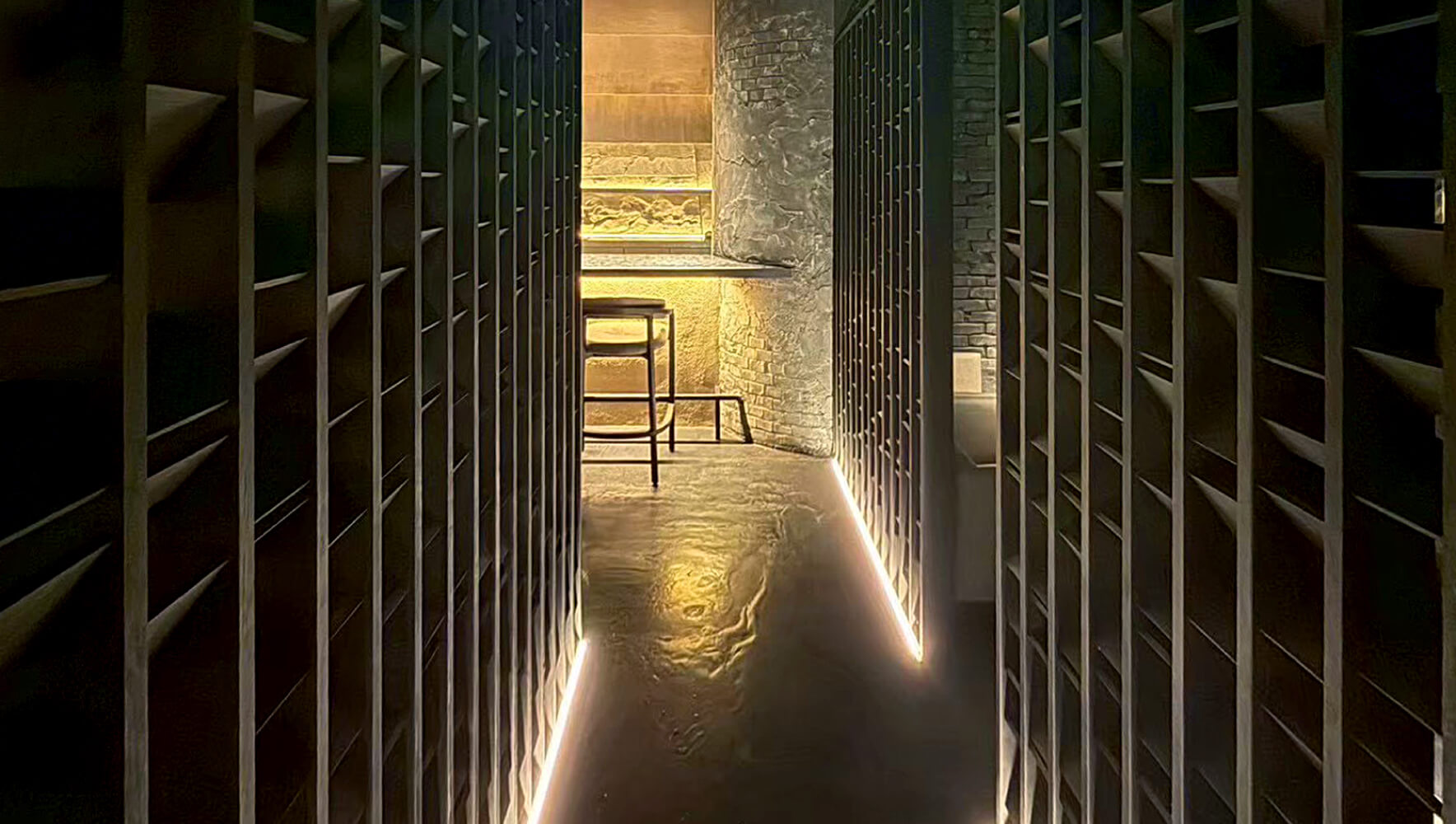 CLUB’82 様｜店舗デザイン｜施工事例｜INTERDOOR
